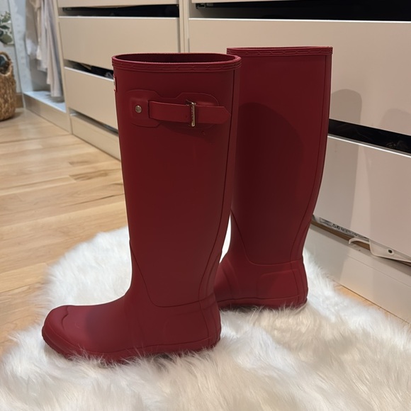 Hunter Women's Red Rain Boots - Picture 6 of 8